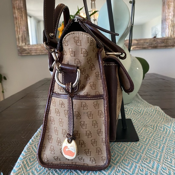 Dooney & Bourke Messenger Bag (Tan) w/Silver Hardware & Shoulder Strap. - Picture 7 of 14